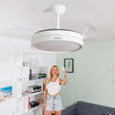 Ventilador de Techo Blanco con Luz LED y Aspas Retráctiles — Motor DC Silencioso, 6 Velocidades y Mando a Distancia